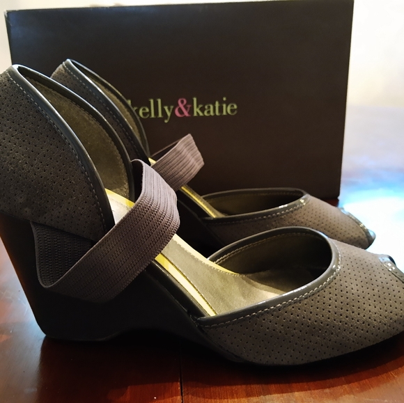 Kelly & Katie size 9 gray 3 inch heels - Picture 5 of 11